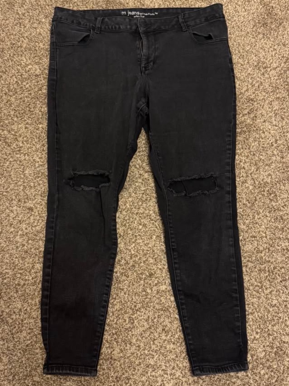 Black Distressed Women’s Skinny Jeans
